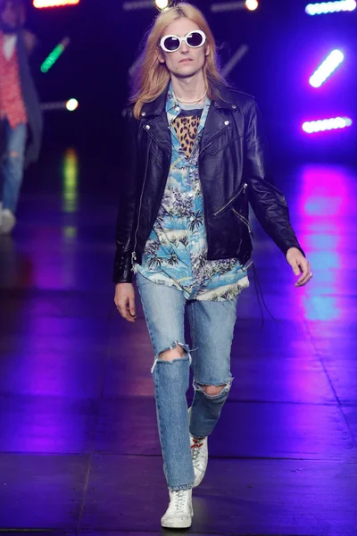 Look 27